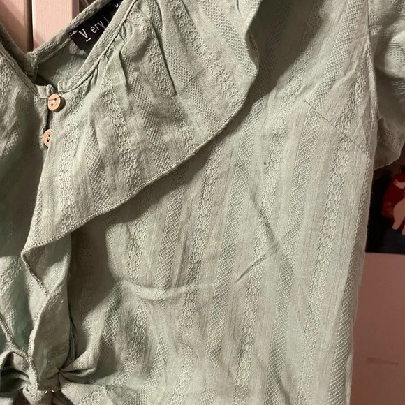 NWT VERY J SAGE GREEN CROPPED BOHO V-NECK BLOUSE - Picture 5 of 5